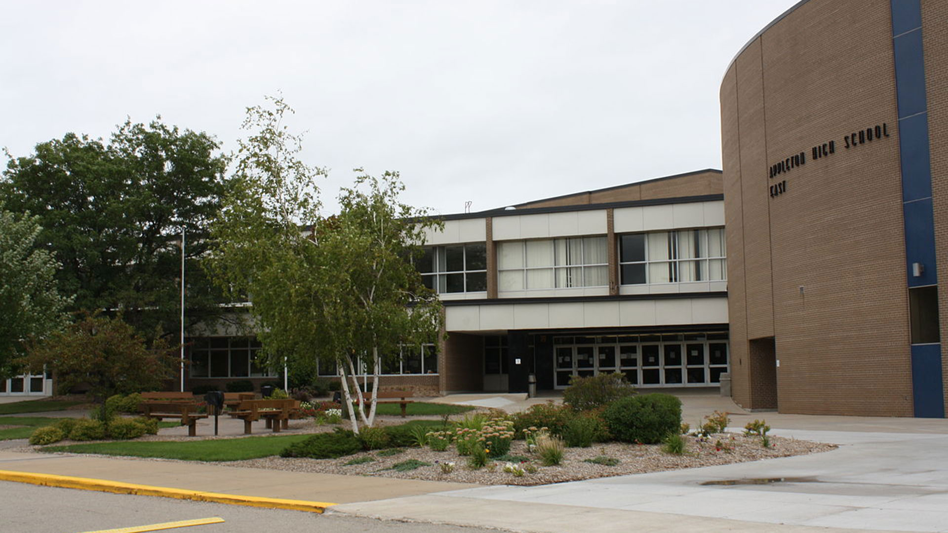 AEHS_ExteriorPic_02_hjkAppleton East High School2 raSmith